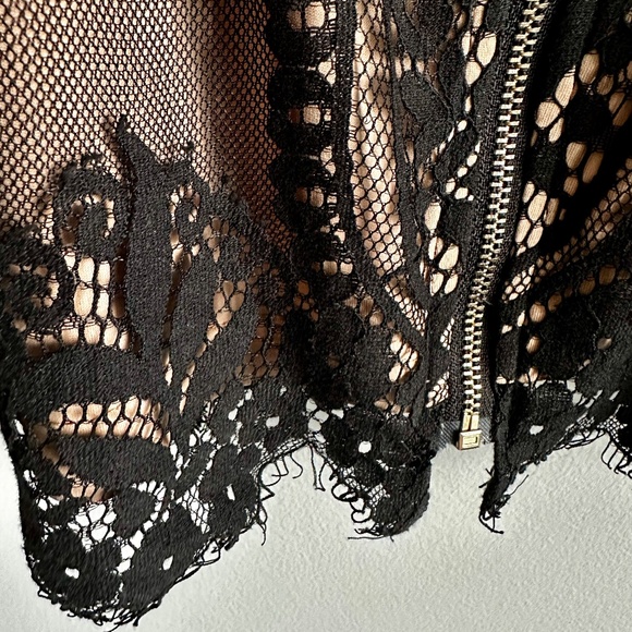 a.peach black lace sleeveless top - Picture 5 of 8